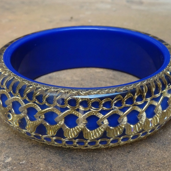 Vintage Retro 80s Lucite Big Blue Resin Bangle Gold Chain Statement Bracelet - Picture 1 of 8
